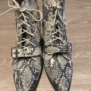 Snakeskin boots with great detail